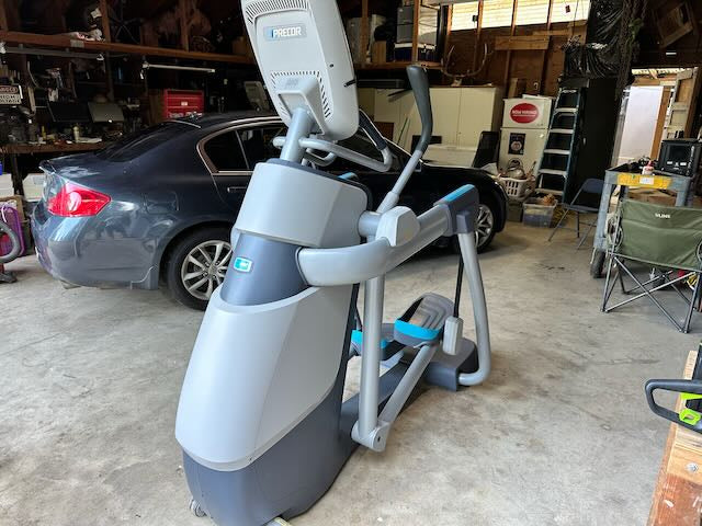 Precor AMT 885 Open Motion Elliptical Trainer w/ P80 Console