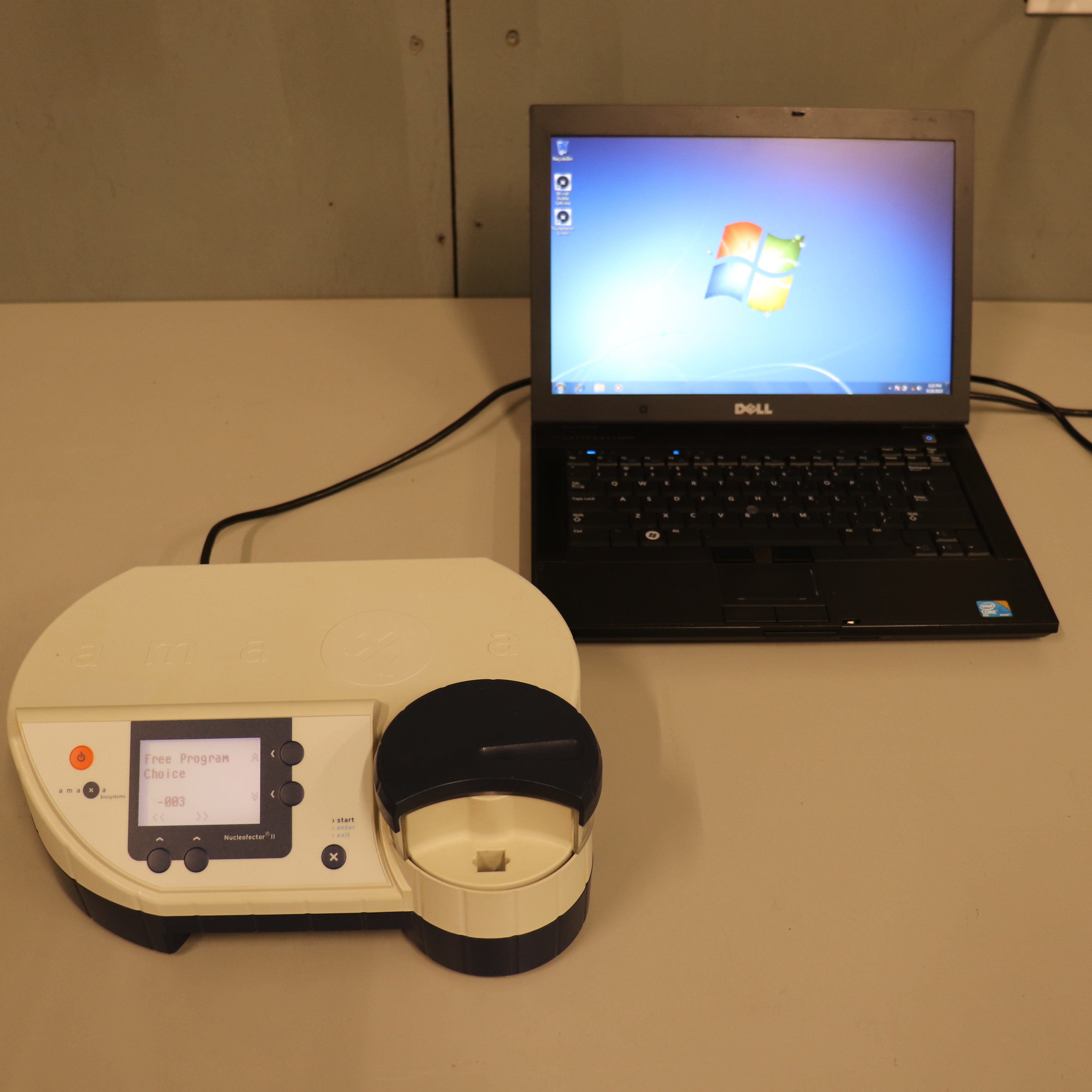 Lonza Amaxa Biosystems Nucleofector II Electroporator w/ PC