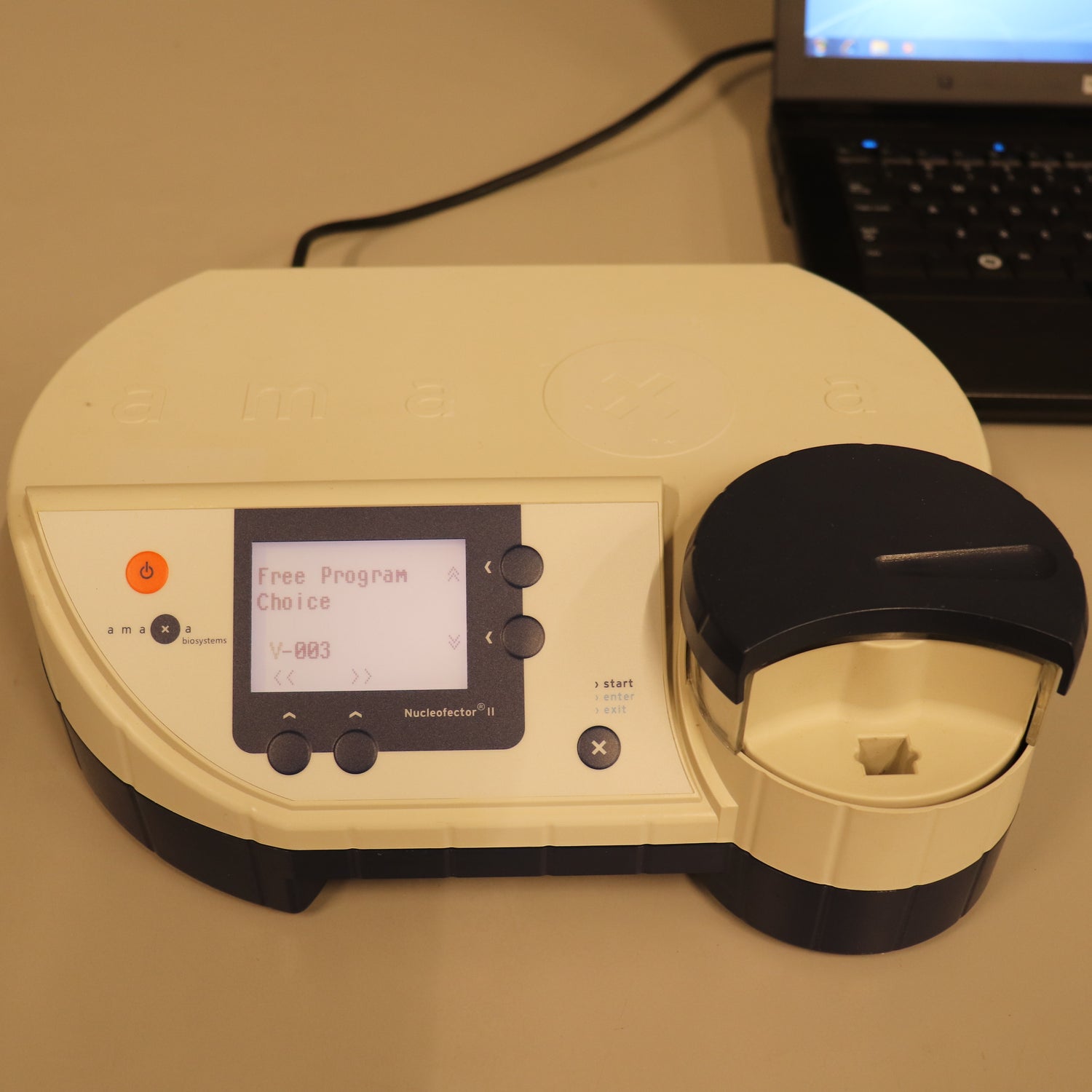 Lonza Amaxa Biosystems Nucleofector II Electroporator w/ PC