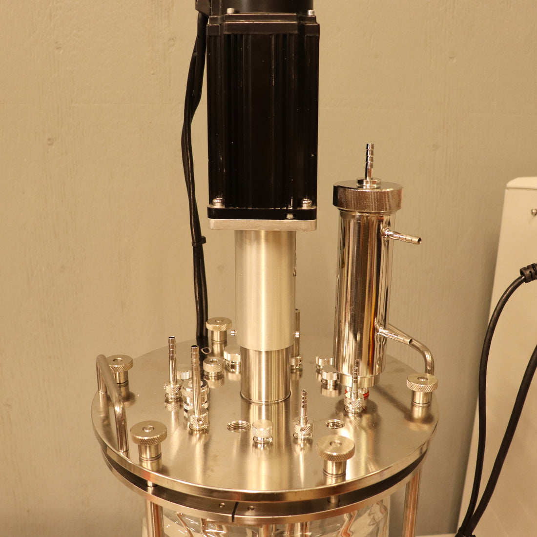 Bioflo Motor Eppendorf BioFlo 120 Bioreactor Fermenter System w/ 10L Vessel