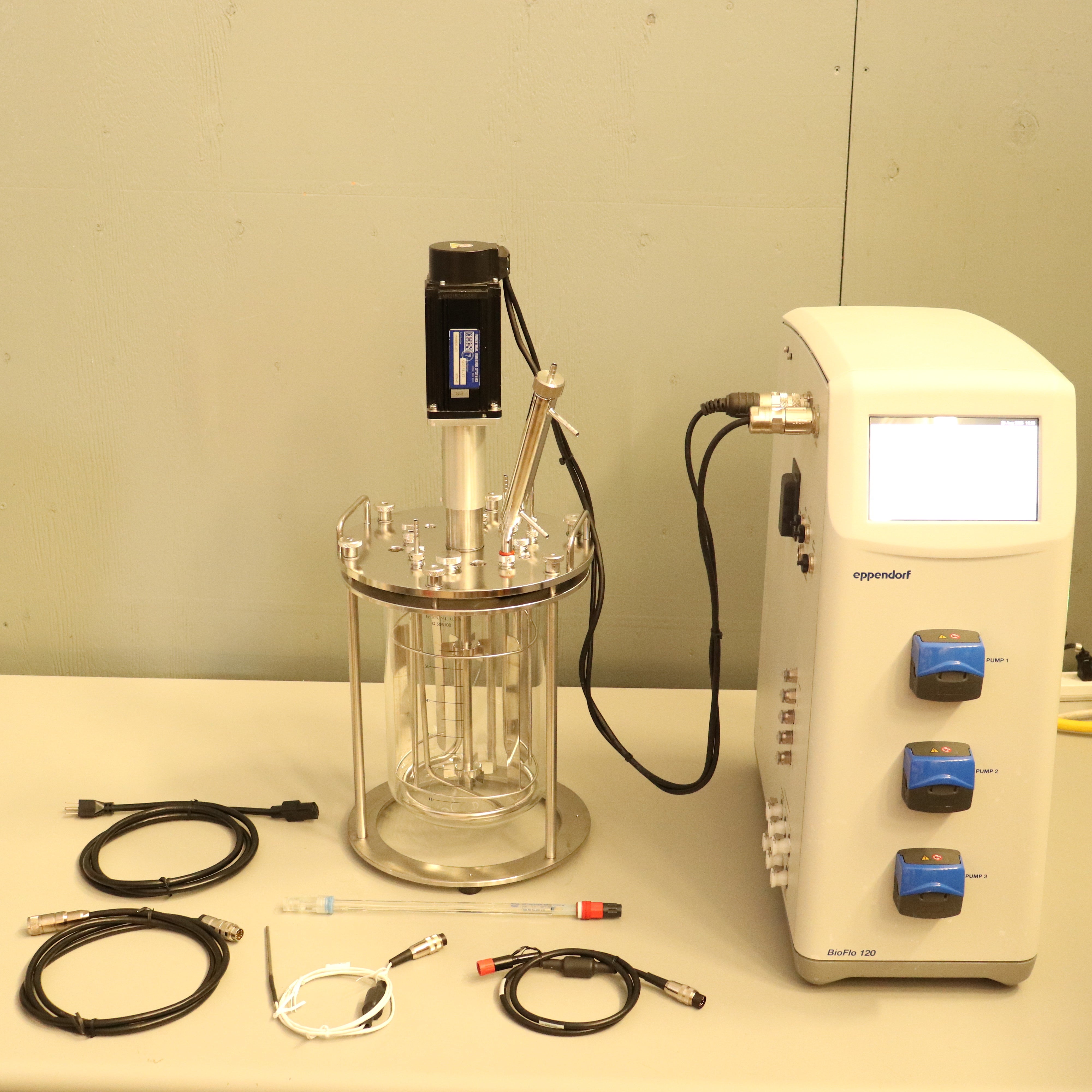Bioflo Ii Eppendorf BioFlo 120 Bioreactor Fermenter System w/ 5L Vessel
