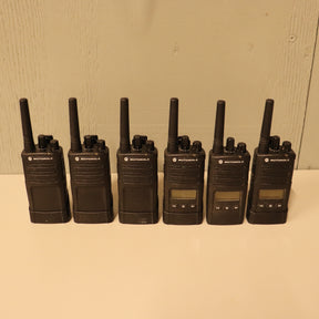 6x Motorola Two-Way Radio Walki  w/ 6-Place charging Station + Acc RMU2080d