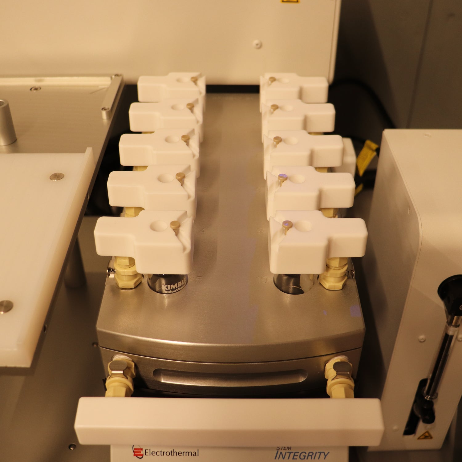 Amigo Workstation Automated Parallel Reaction System Cole Parmer Integ