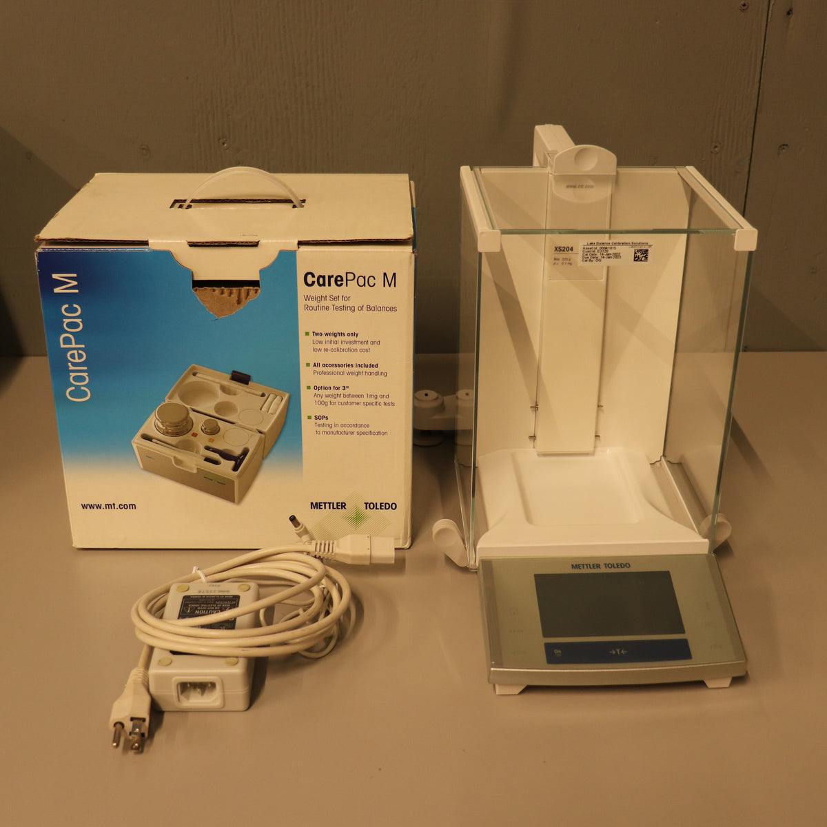 Mettler Toledo XS204 Analytical Balance 200g cap 0.1mg w/ Calib Weights