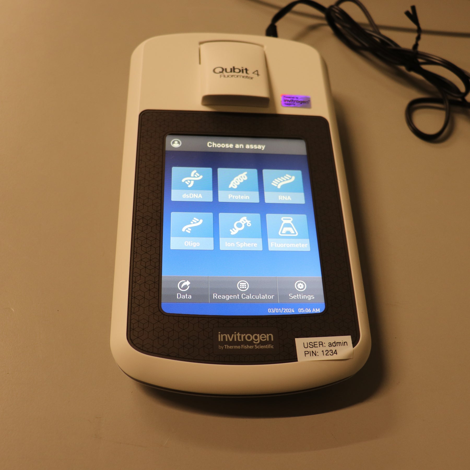 Qbit Instrument Qubit 4 Fluorometer Qubit Flex Fluorometer: Multiplexed Precision In
