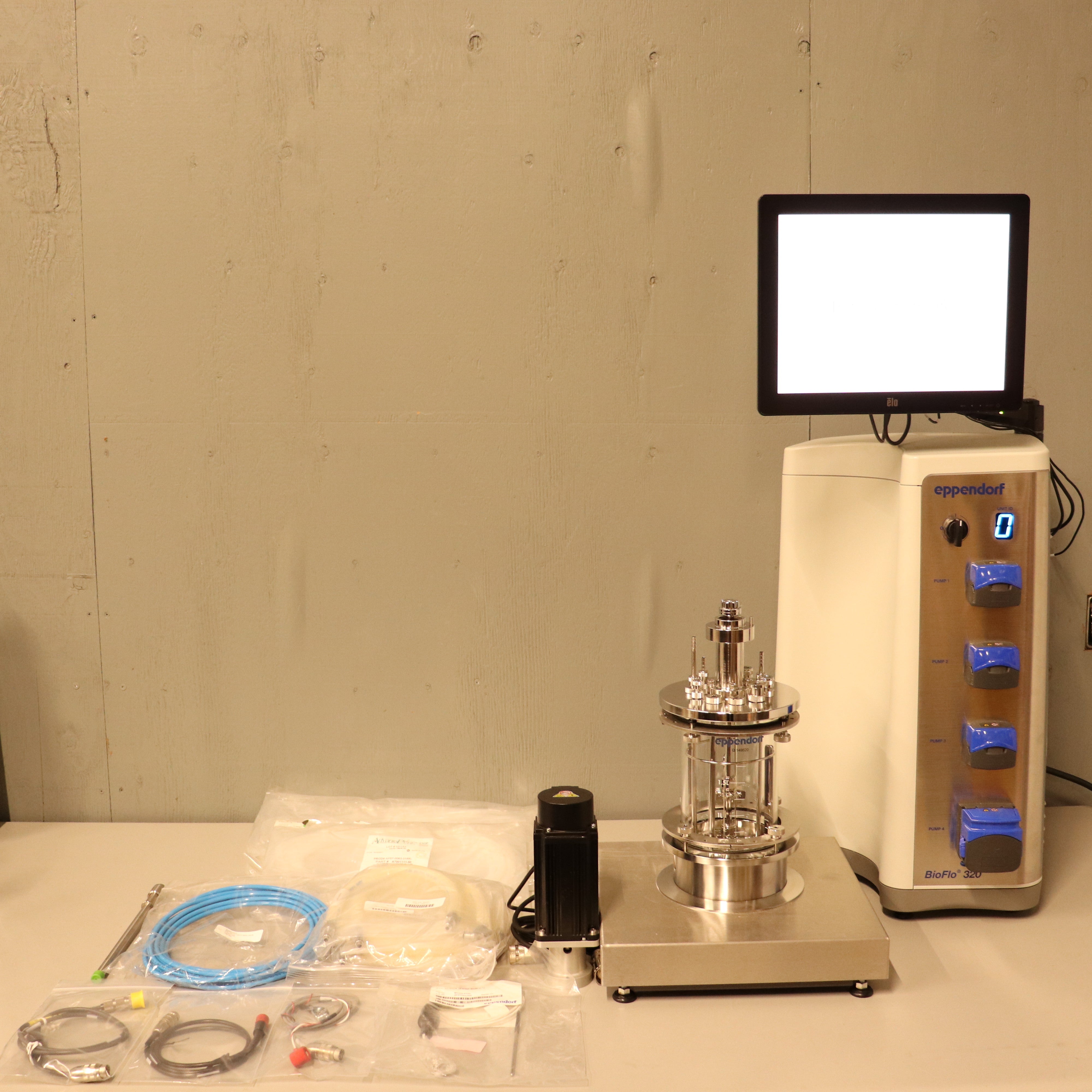 Eppendorf BioFlo 320 Bioprocess Control Station Fermenter Bioreactor