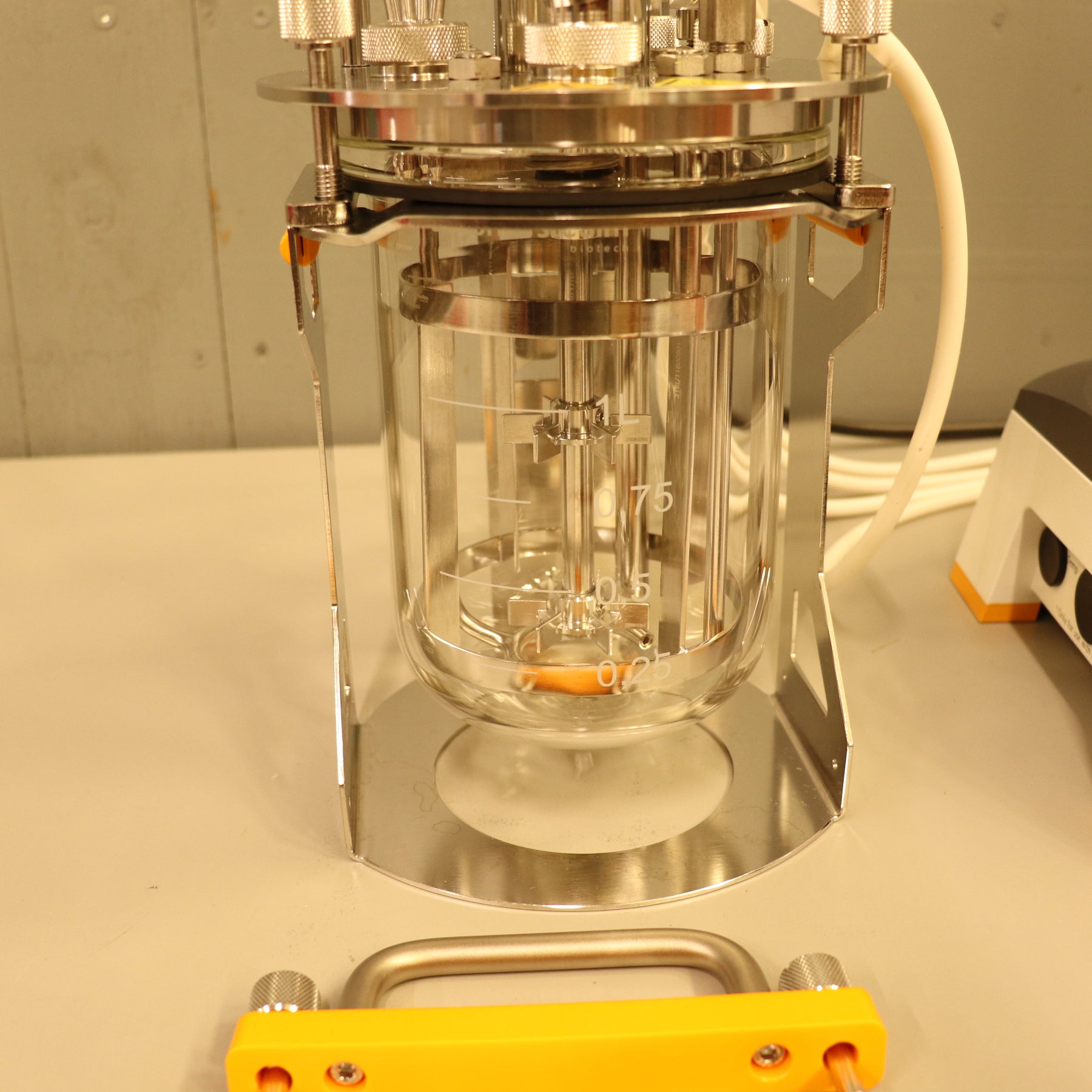 Sartorius BioStat A Bioreactor Controller System w/ 1L Vessel