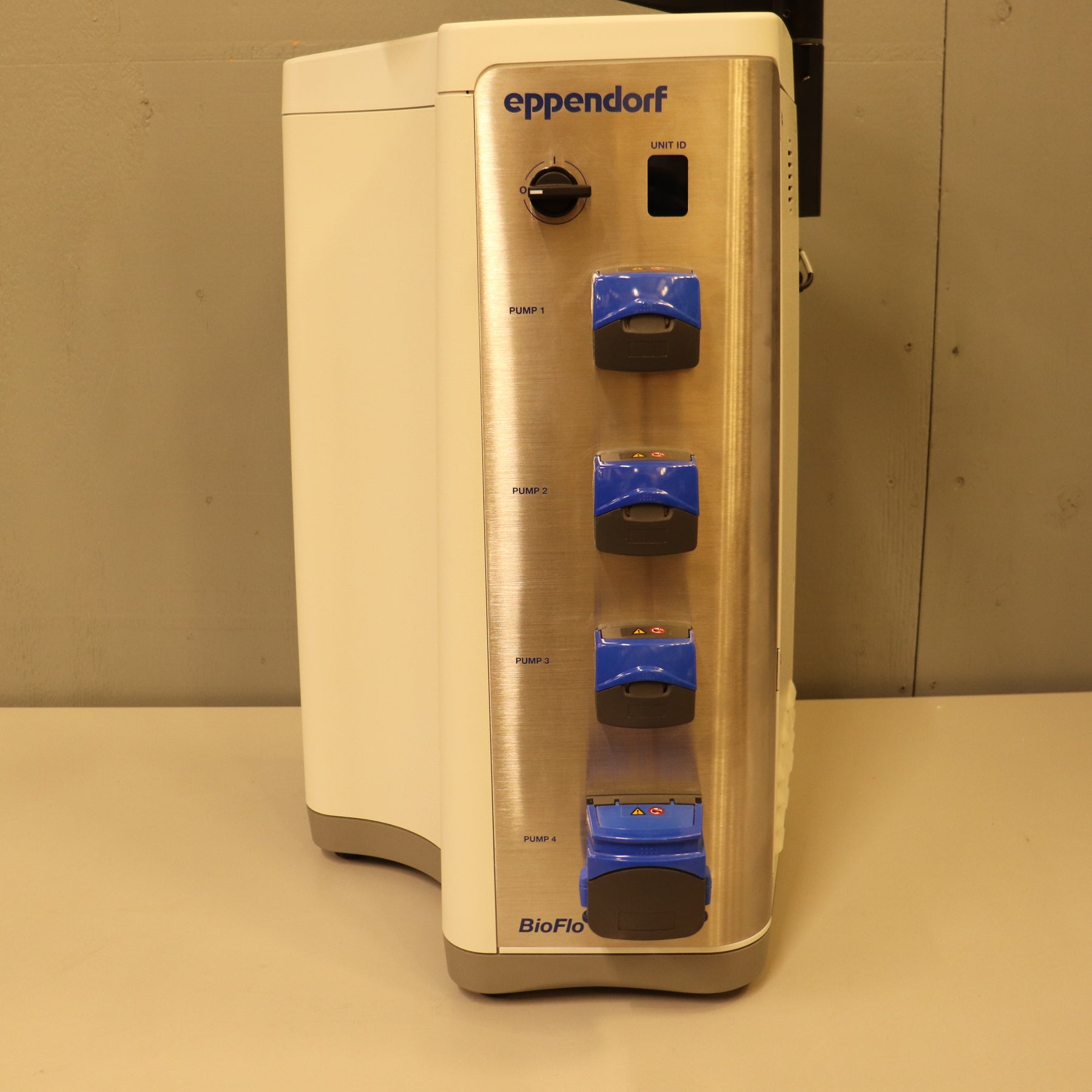 Eppendorf BioFlo 320 Bioprocess Control Station Fermenter Bioreactor