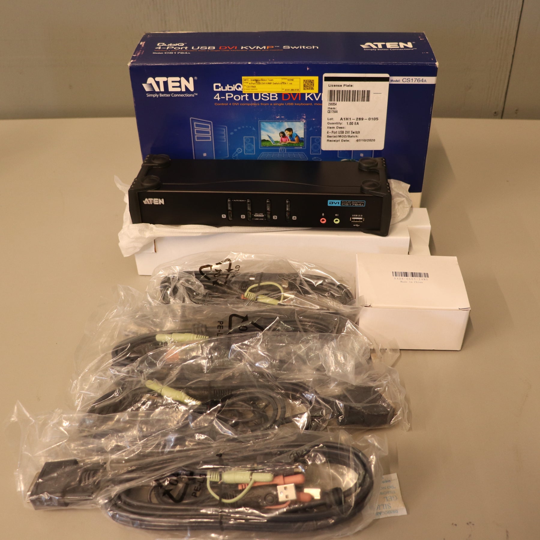ATEN CubiQ CS1764A 4-Port DVI/Audio USB 2.0 DVI KVMP Switch