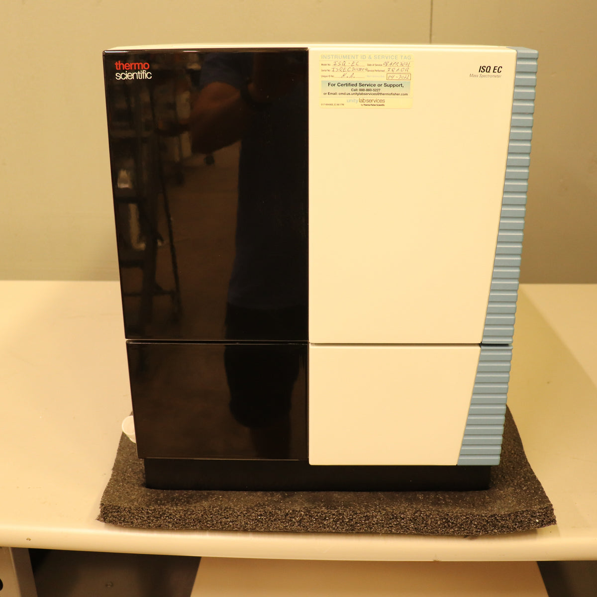 Thermo ISQ EC Single Quad Mass Spectrometer MS w/ Edwards RV8 Vacuum Pump