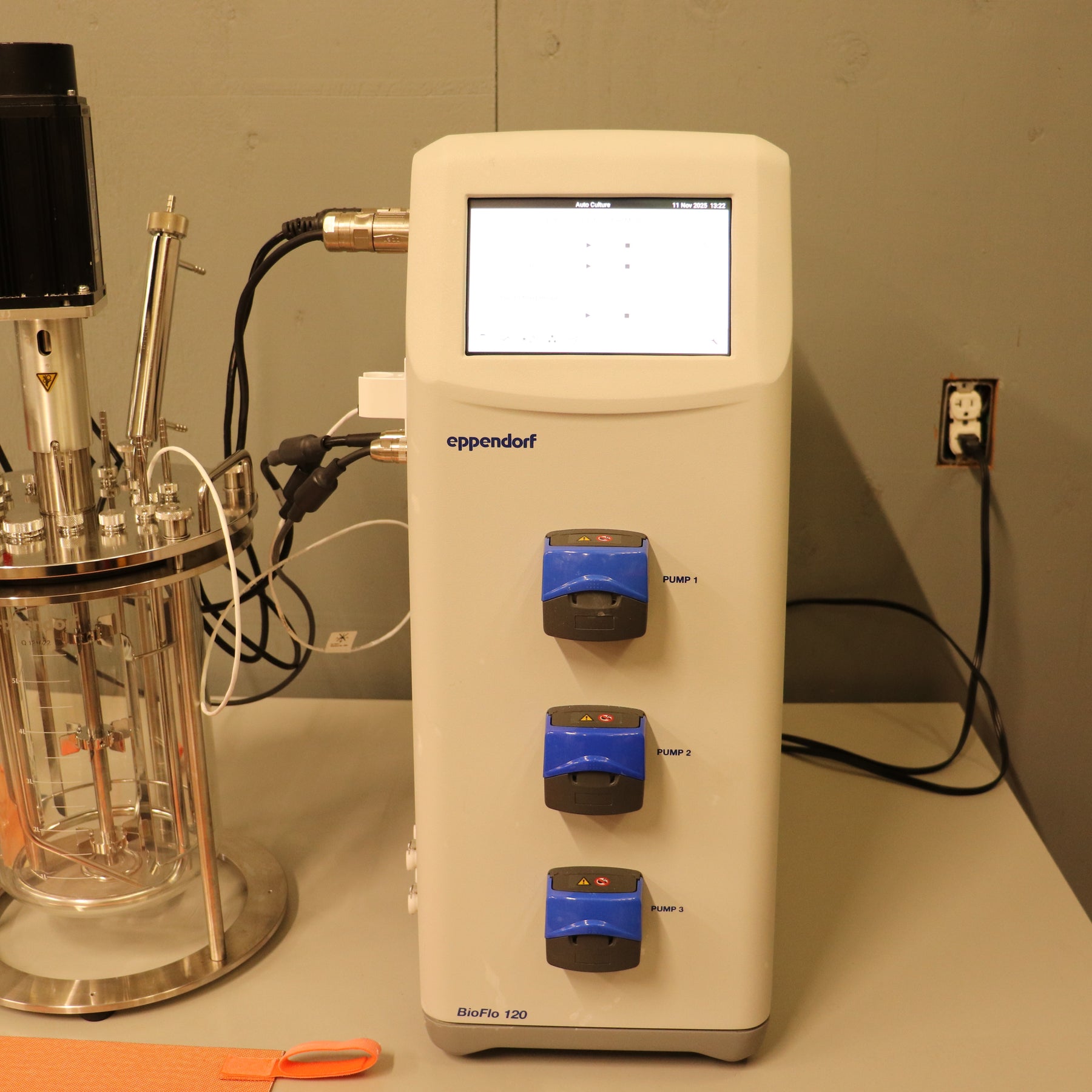 Eppendorf BioFlo 120 Advanced Bioreactor Fermenter System w/ 5L Vessel