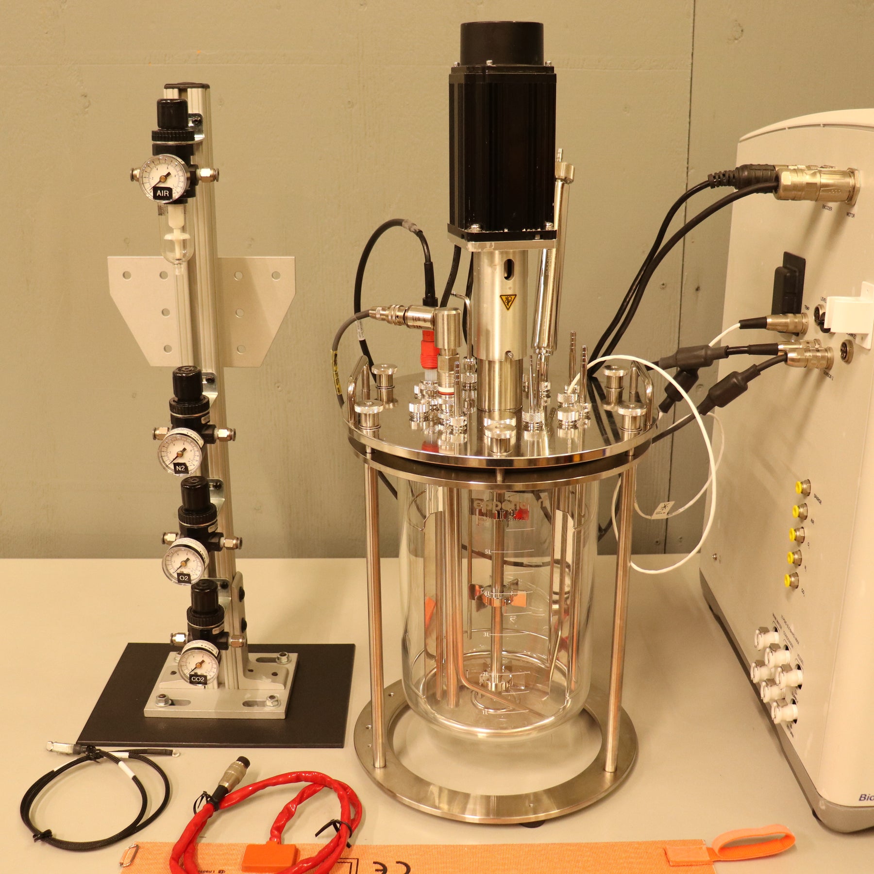 Eppendorf BioFlo 120 Advanced Bioreactor Fermenter System w/ 5L Vessel