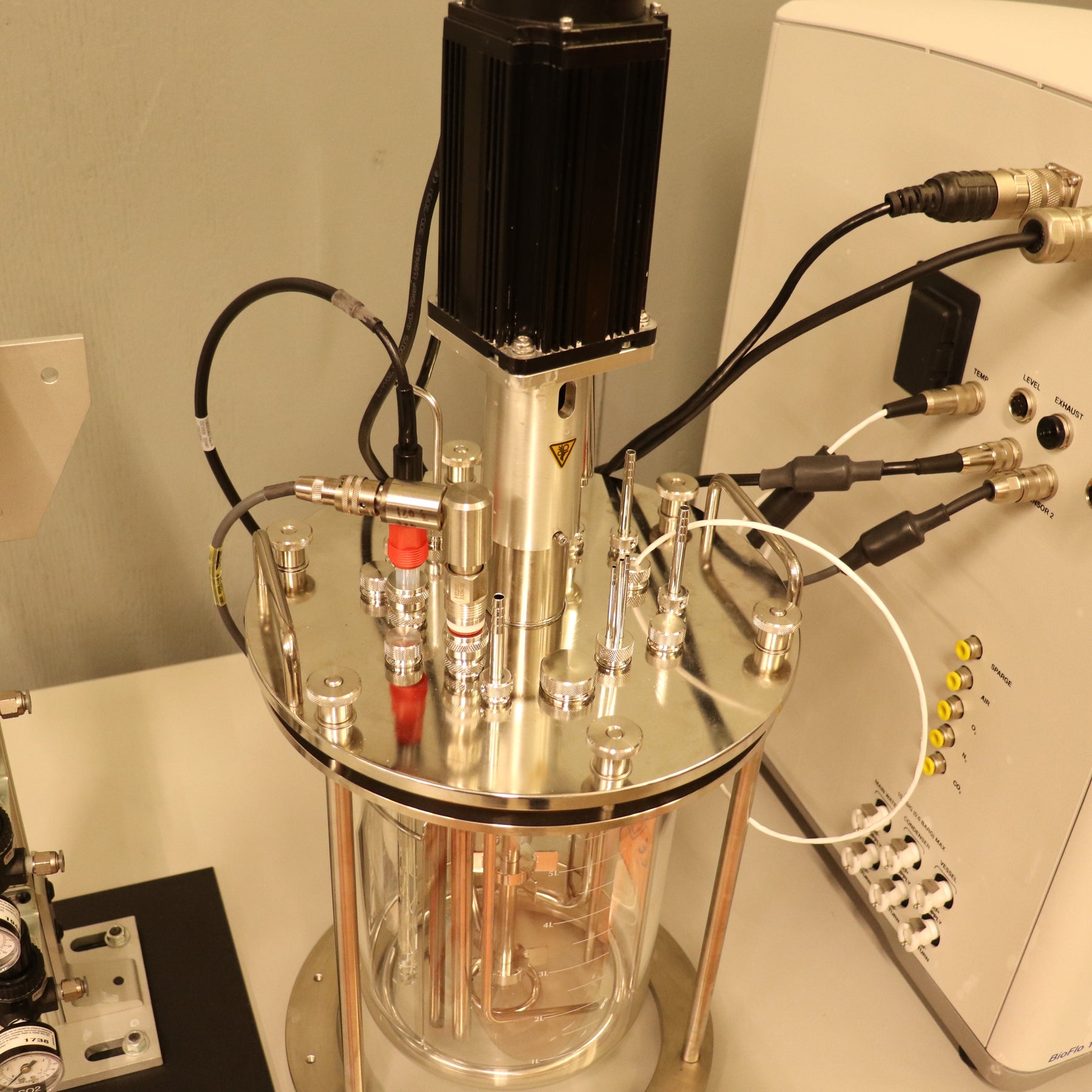 Eppendorf BioFlo 120 Advanced Bioreactor Fermenter System w/ 5L Vessel