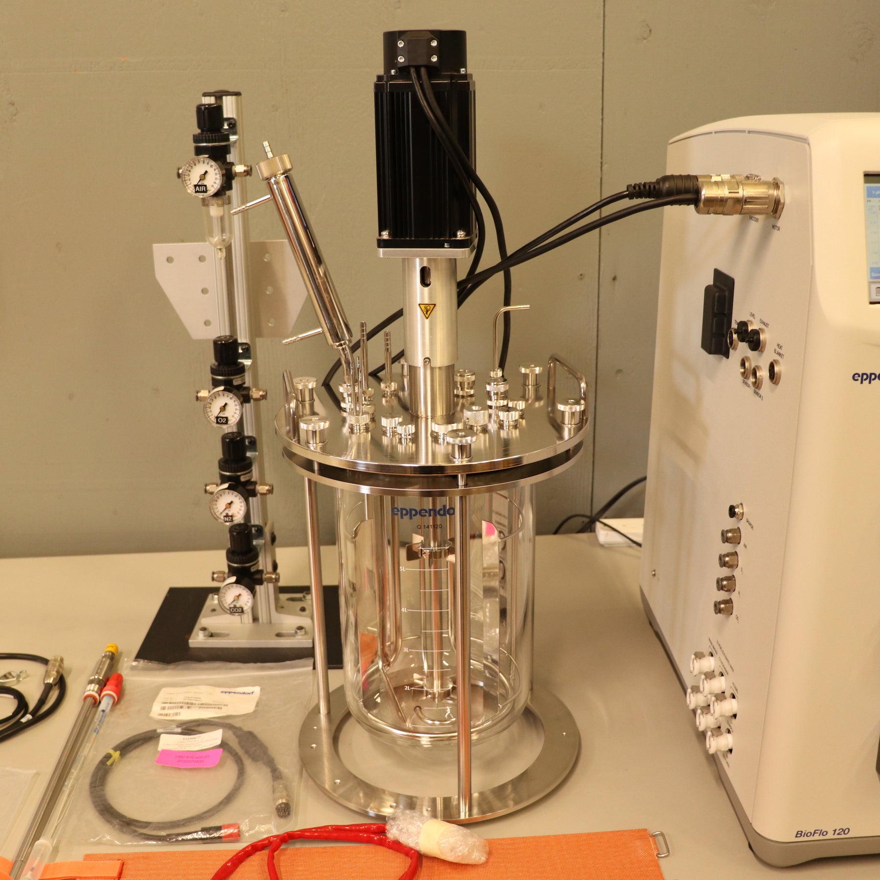 Eppendorf BioFlo 120 Advanced Bioreactor Fermenter System w/ 5L Vessel