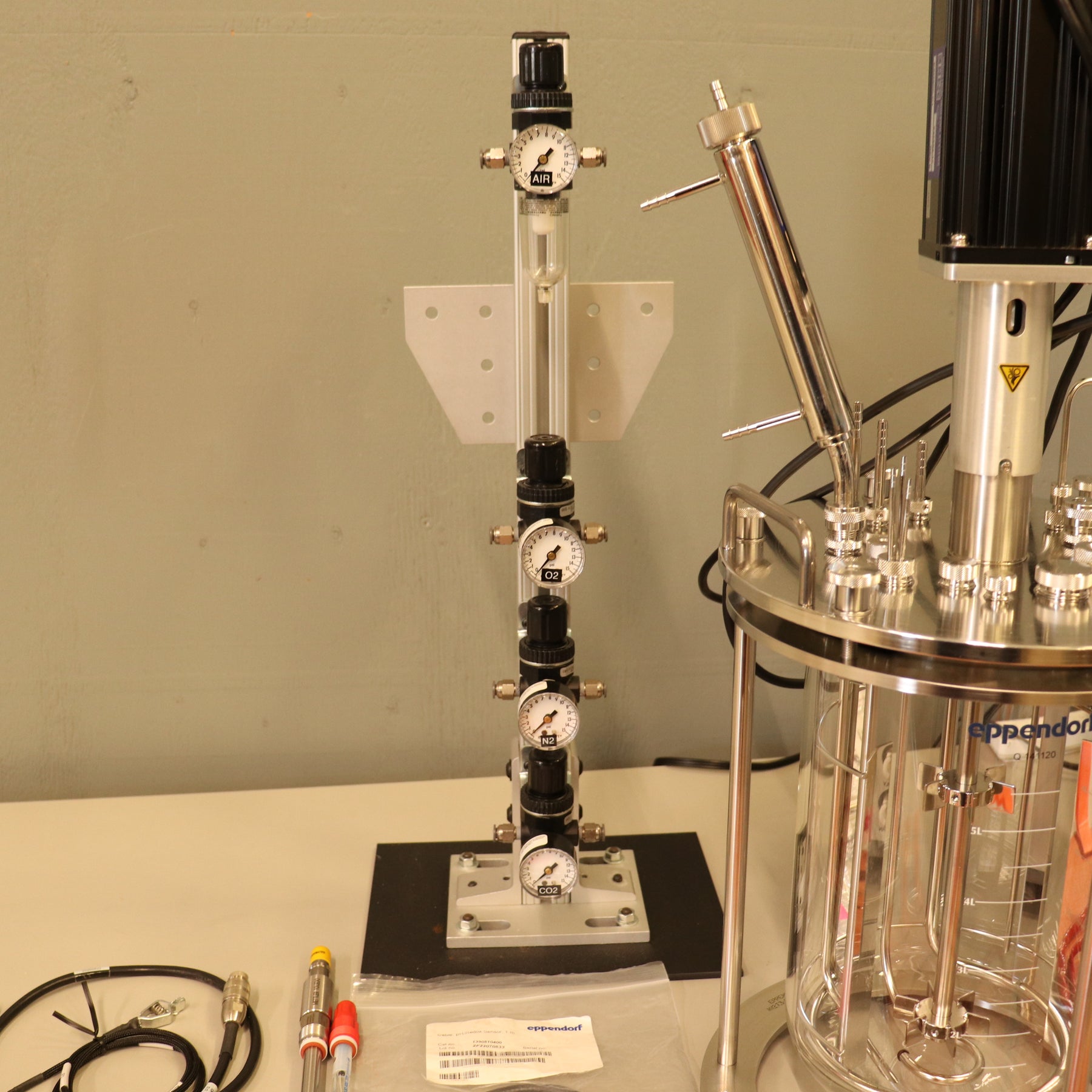 Eppendorf BioFlo 120 Advanced Bioreactor Fermenter System w/ 5L Vessel