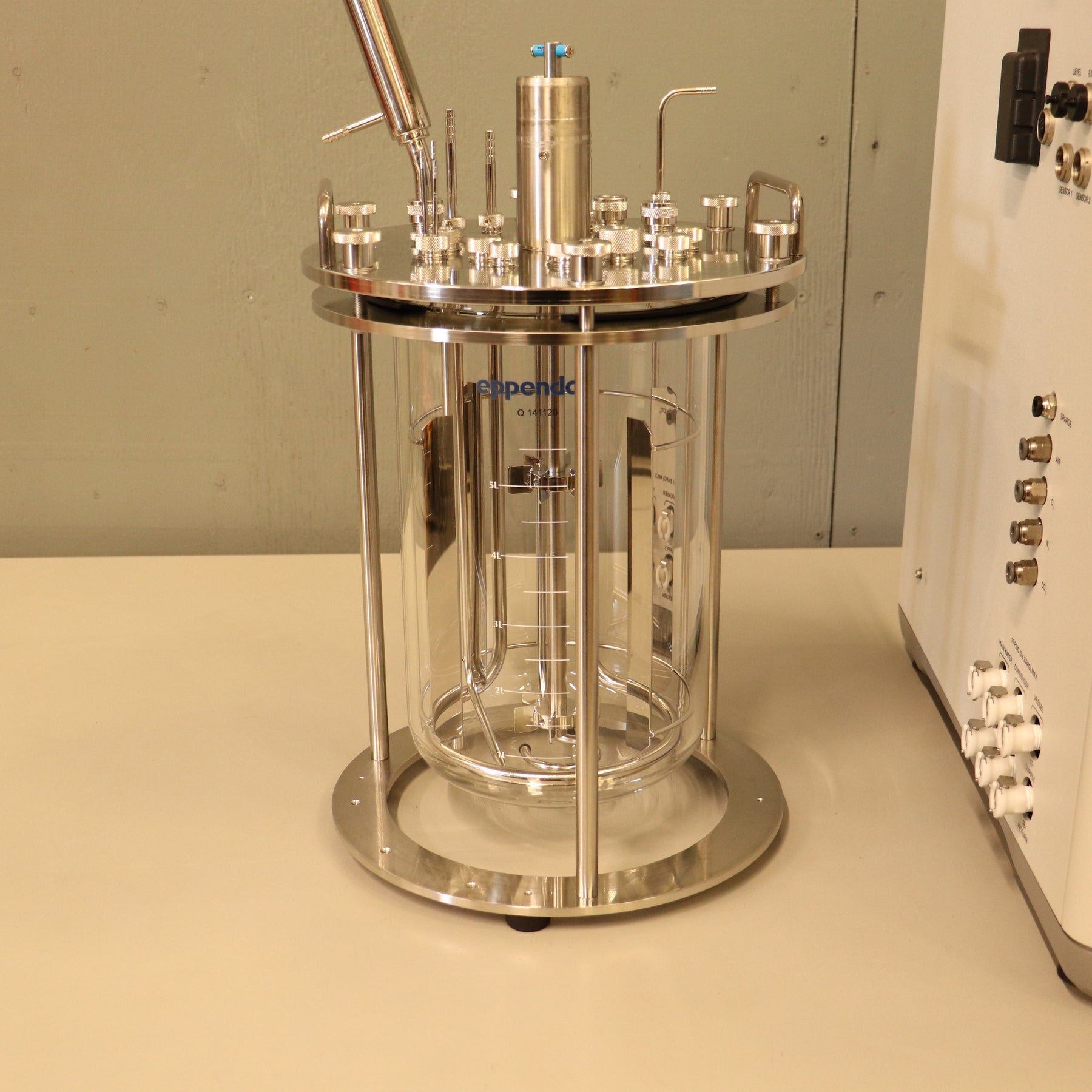 Eppendorf BioFlo 120 Advanced Bioreactor Fermenter System w/ 5L Vessel