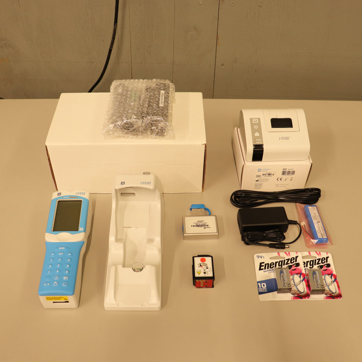 Abbott i-STAT 1 300W Wireless Blood Analyzer System w/Accessories