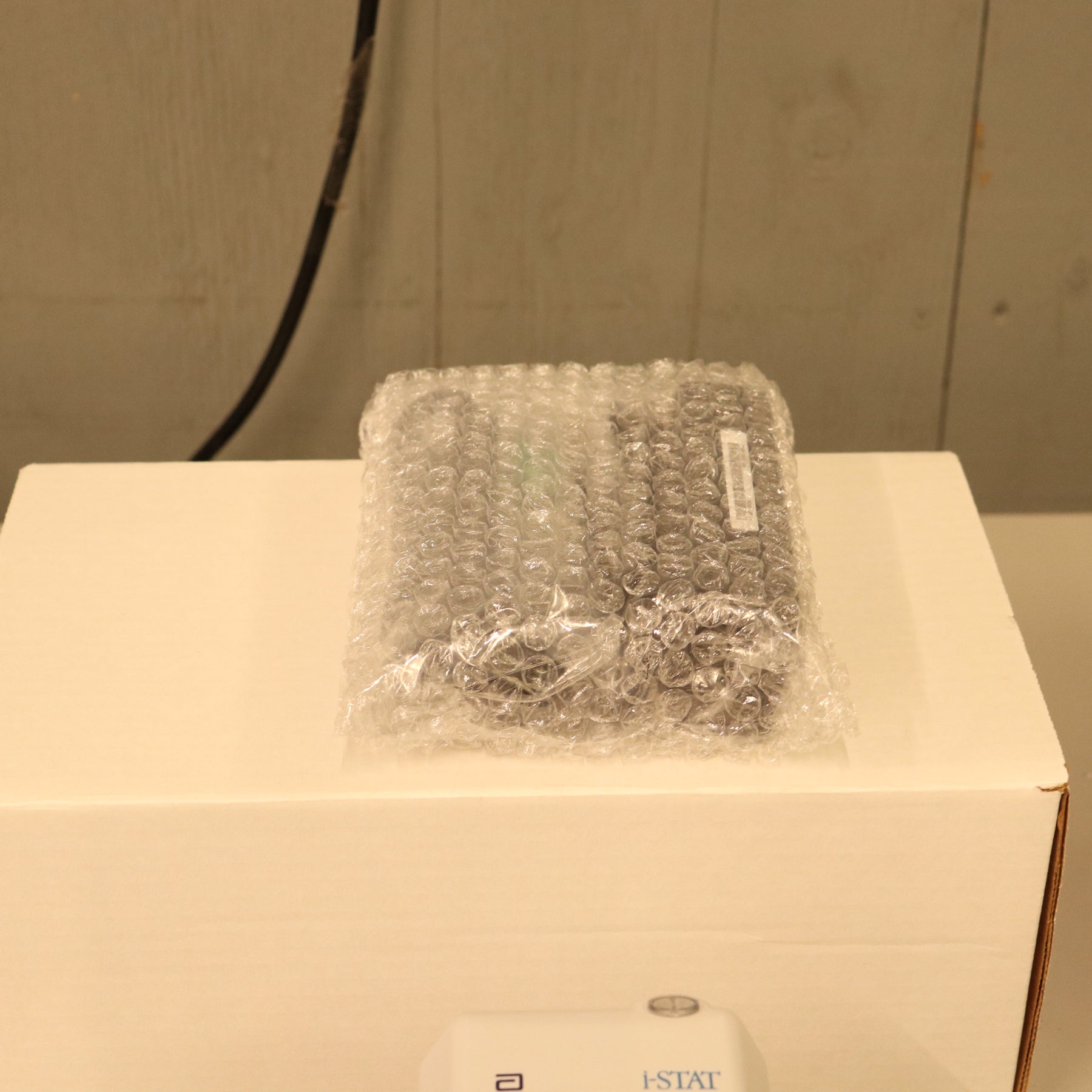 Abbott i-STAT 1 300W Wireless Blood Analyzer System w/Accessories