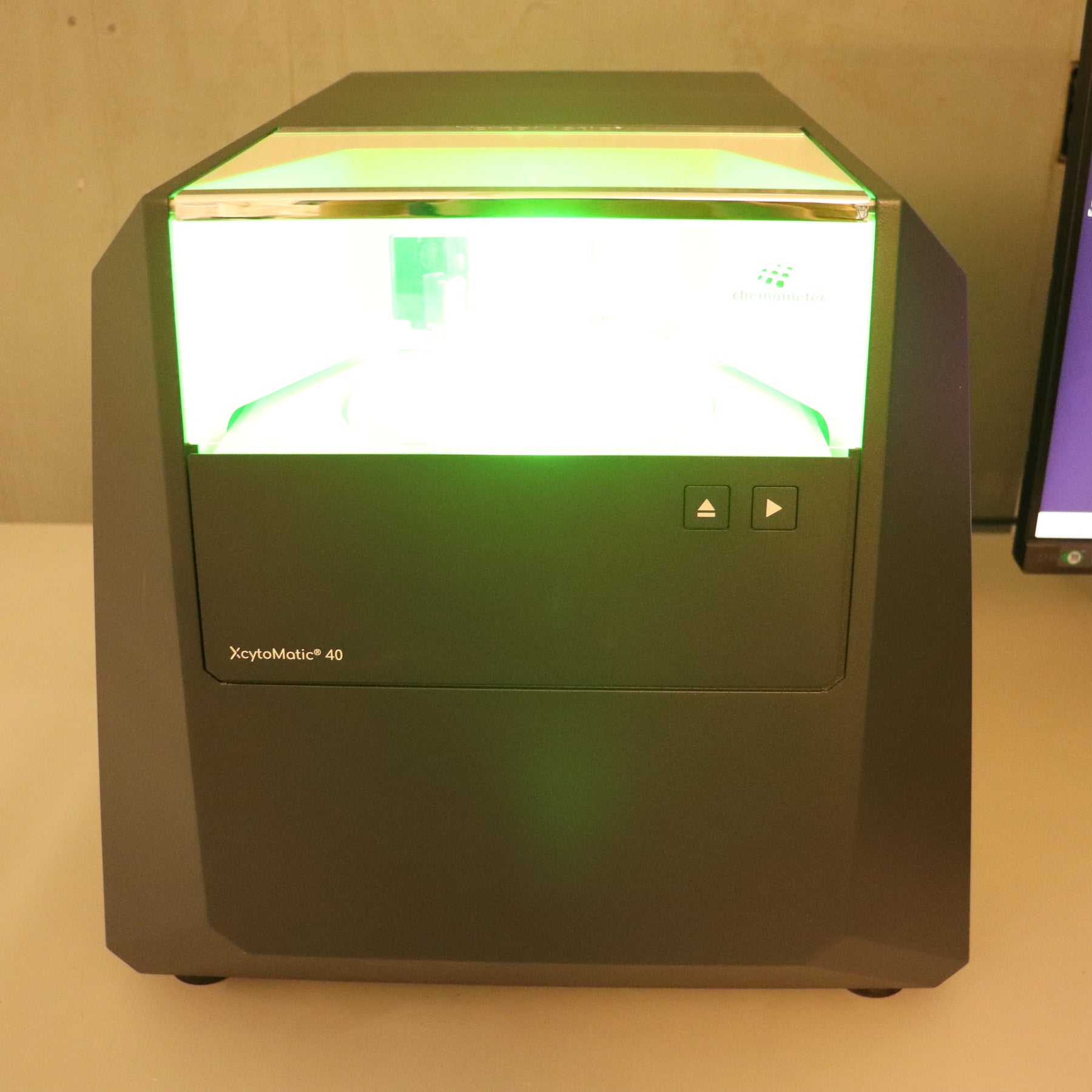 Chemometec XcytoMatic 40 XM40 High-throughput cell density analyzer