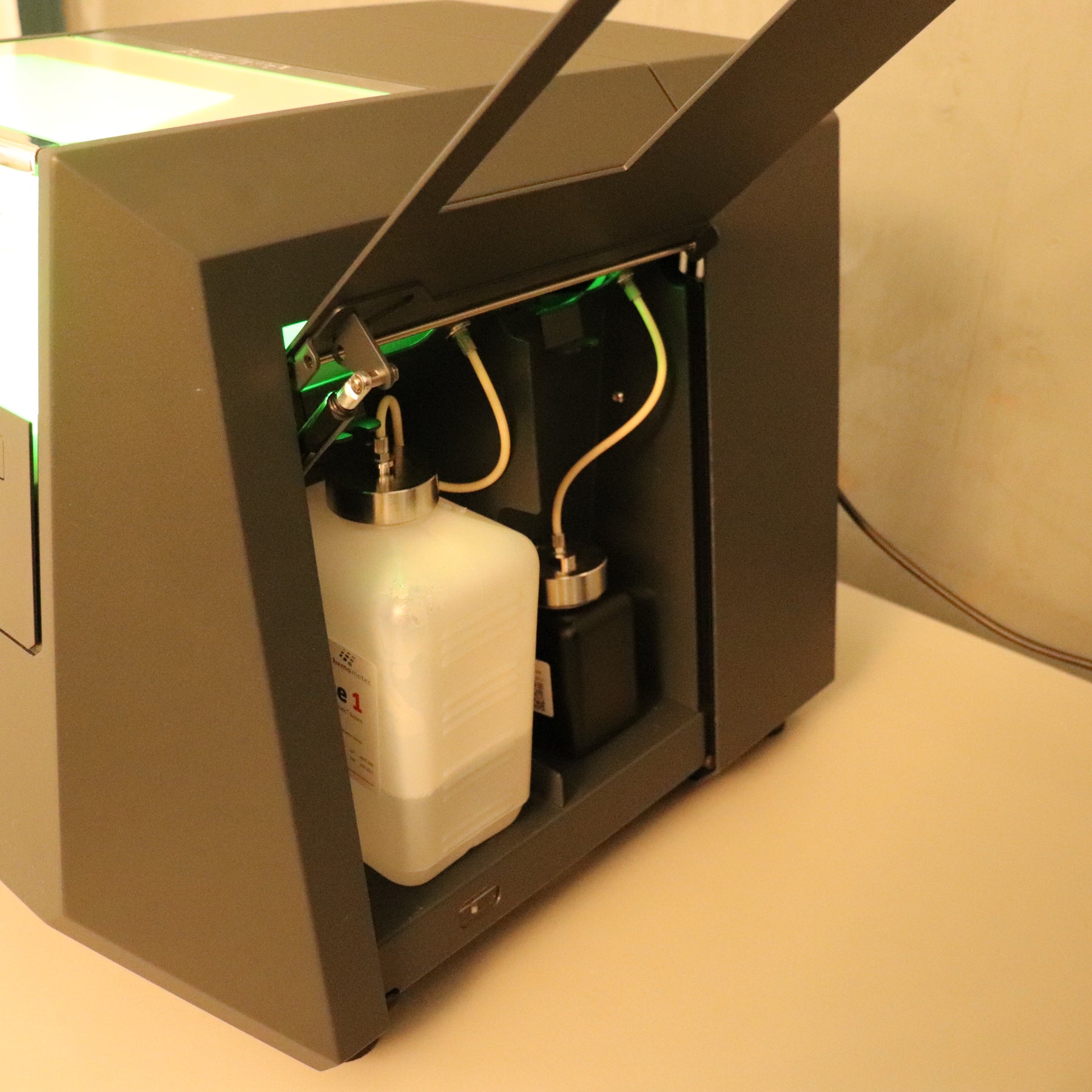 Chemometec XcytoMatic 40 XM40 High-throughput cell density analyzer