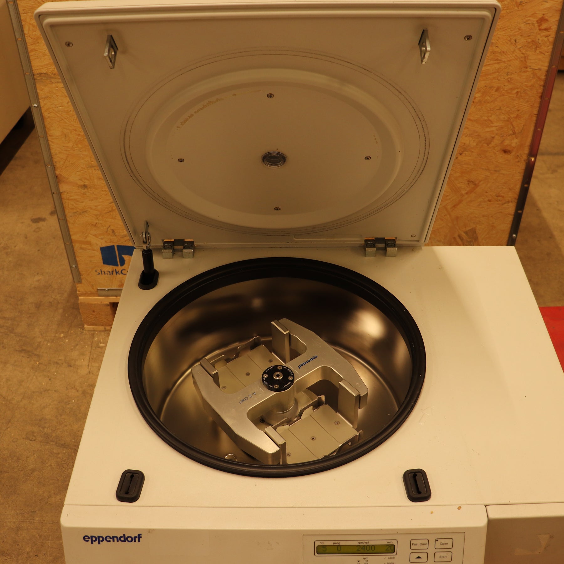 Eppendorf 5810R Refrigerated Centrifuge w/ A-2-DWP Rotor