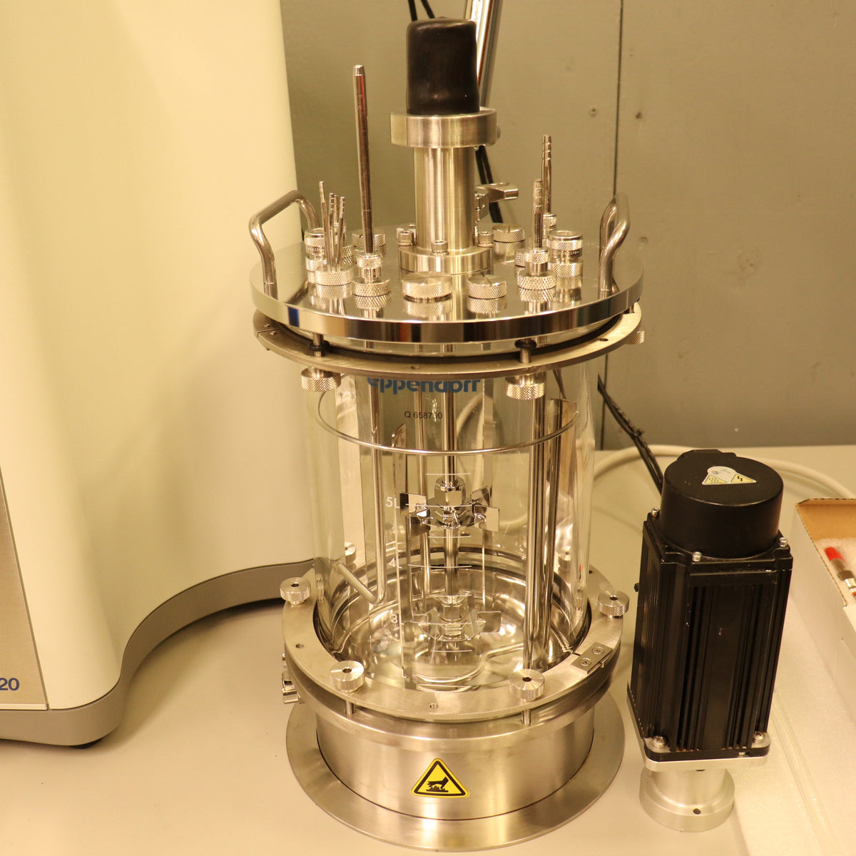 Eppendorf BioFlo 320 Bioprocess Control Station Fermenter Bioreactor w