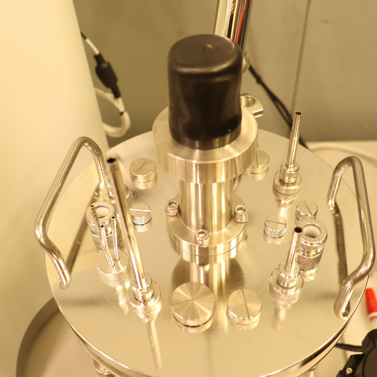Eppendorf BioFlo 320 Bioprocess Control Station Fermenter Bioreactor w