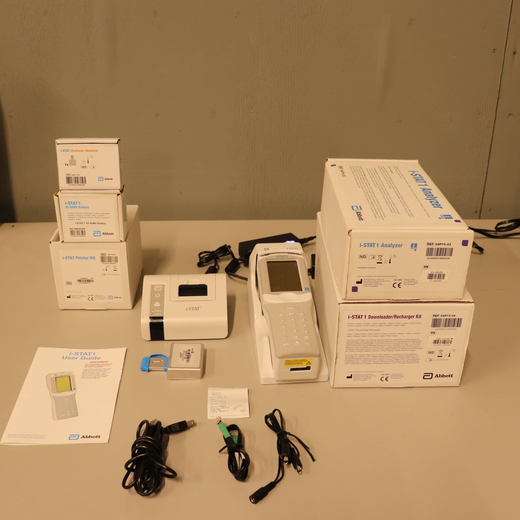 Abbott i-STAT 1 300-G Blood Analyzer System w/ Accessories