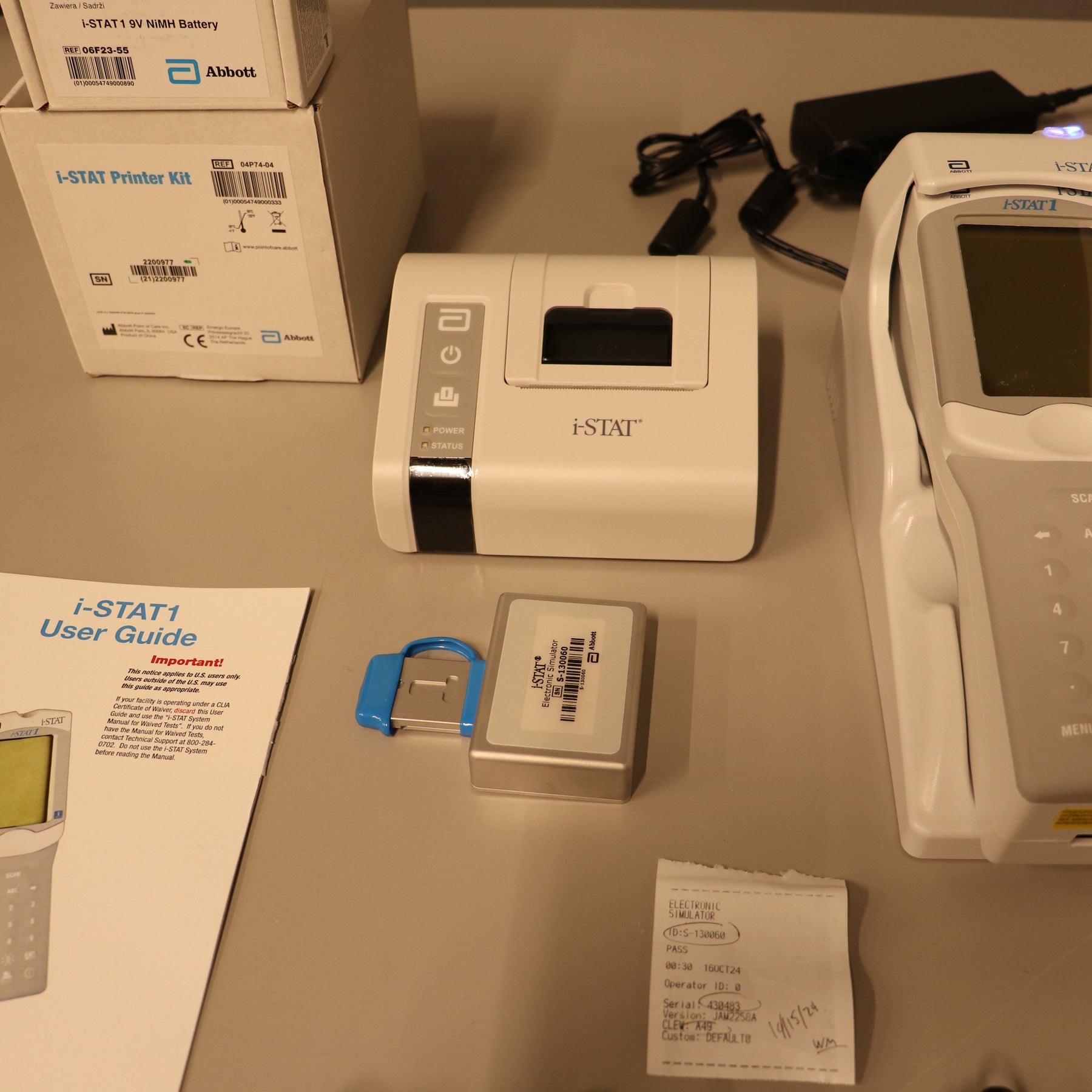 Abbott i-STAT 1 300-G Blood Analyzer System w/ Accessories