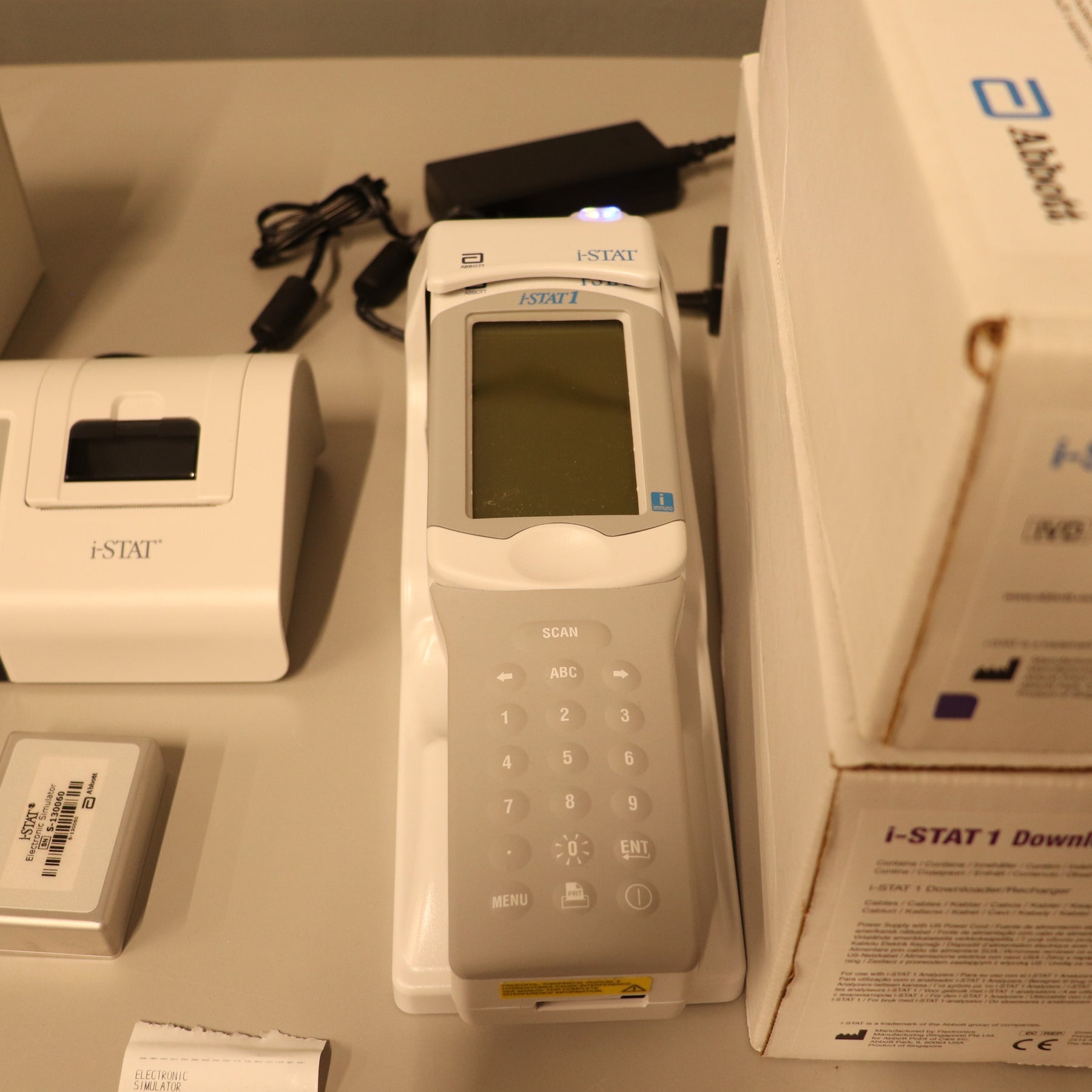 Abbott i-STAT 1 300-G Blood Analyzer System w/ Accessories