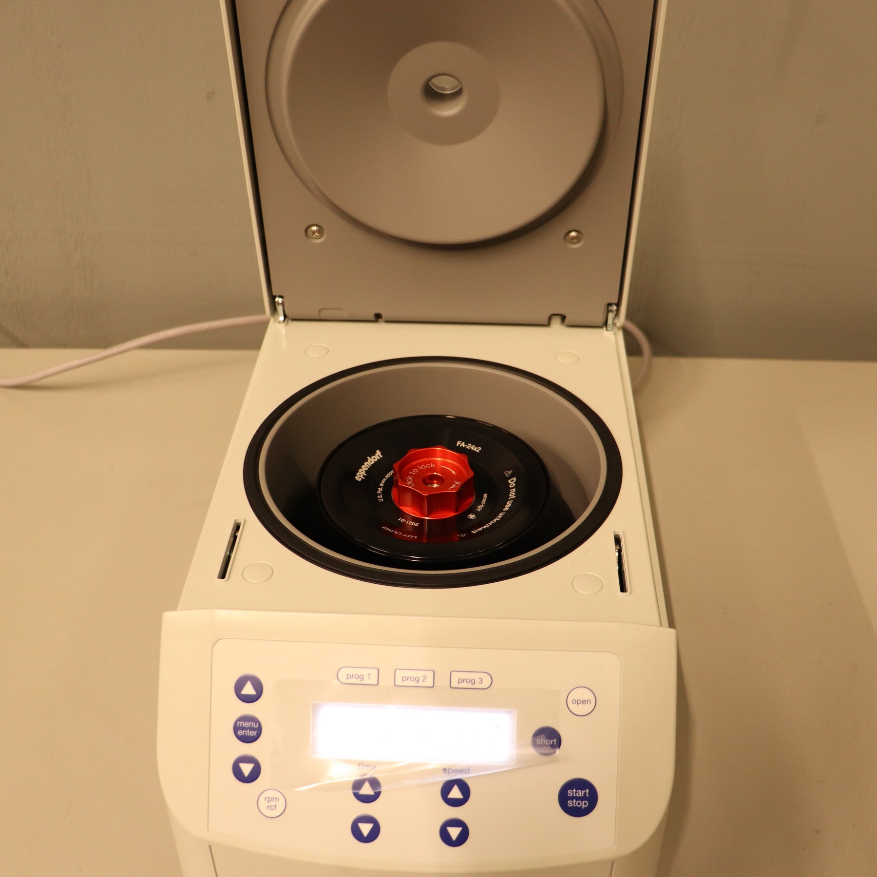 Eppendorf 5425 15k rpm Centrifuge with FA-24x2 Rotor