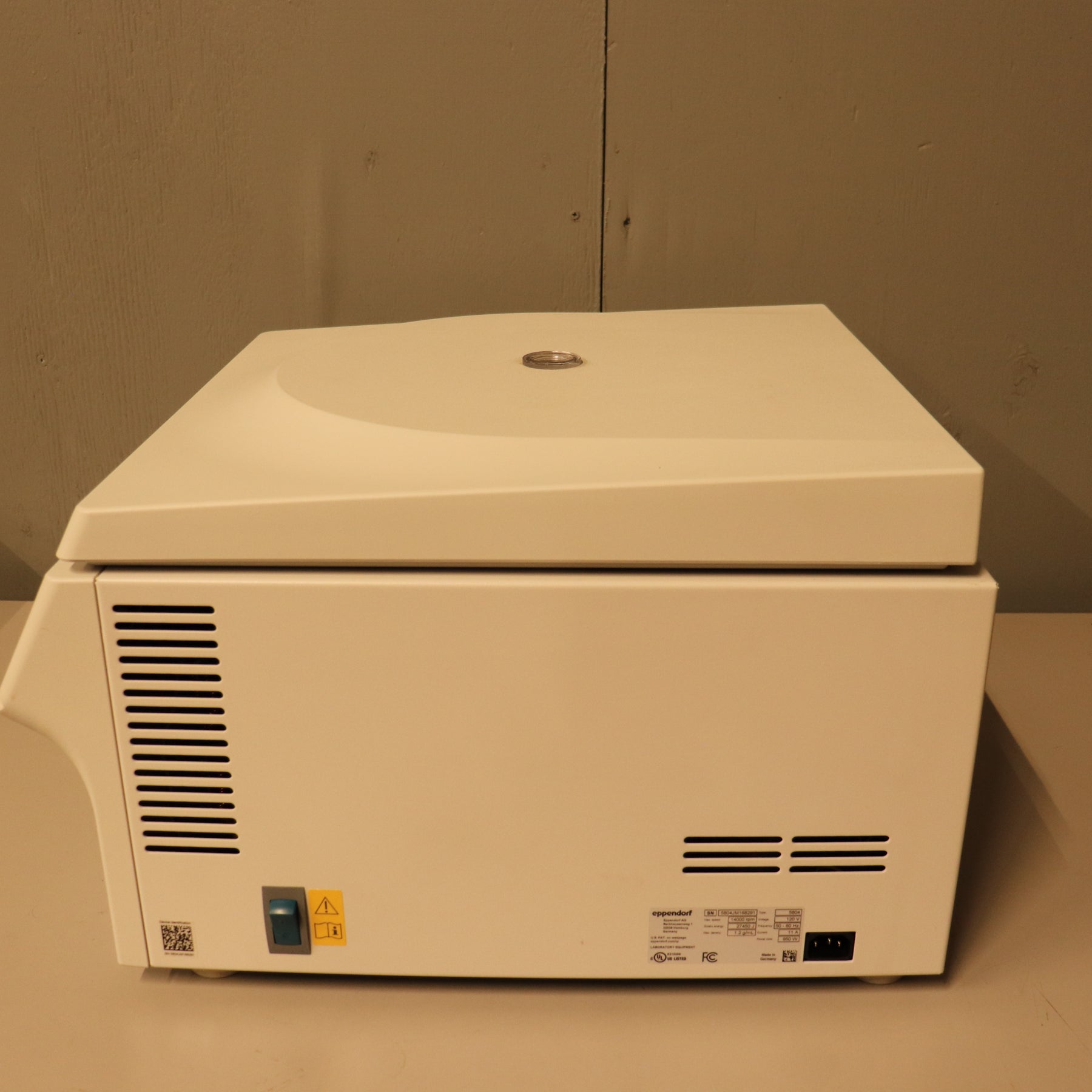 Eppendorf 5804 Benchtop Centrifuge with 3 Rotors