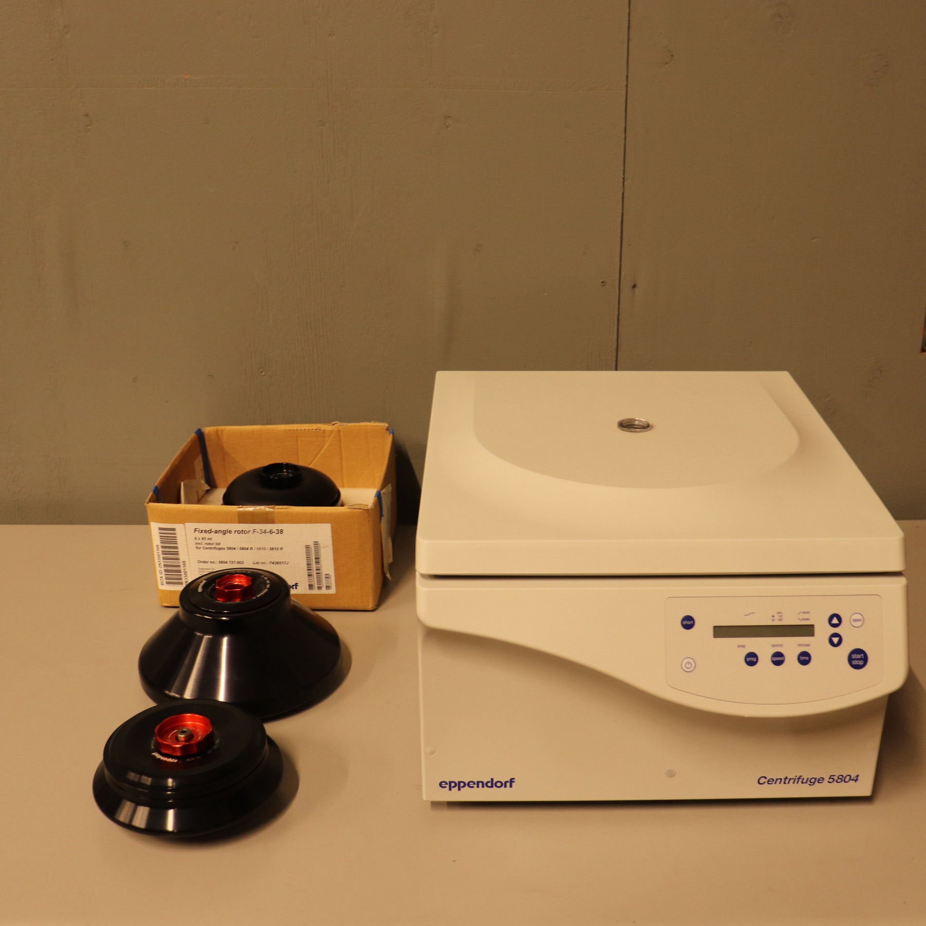 Eppendorf 5804 Benchtop Centrifuge with 3 Rotors