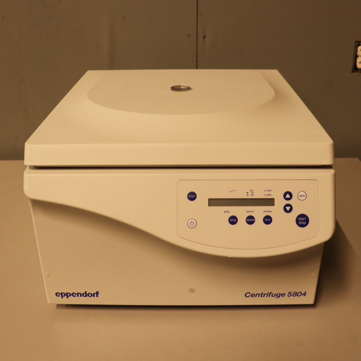 Eppendorf 5804 Benchtop Centrifuge with 3 Rotors