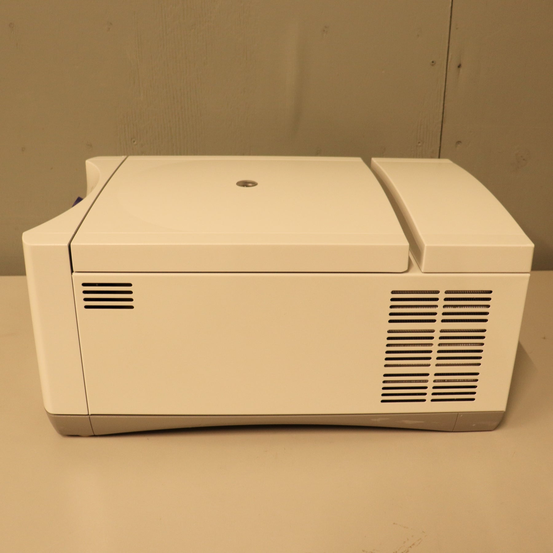 Eppendorf 5702R Refrigerated Centrifuge with A-4-38 Swing Bucket Rotor