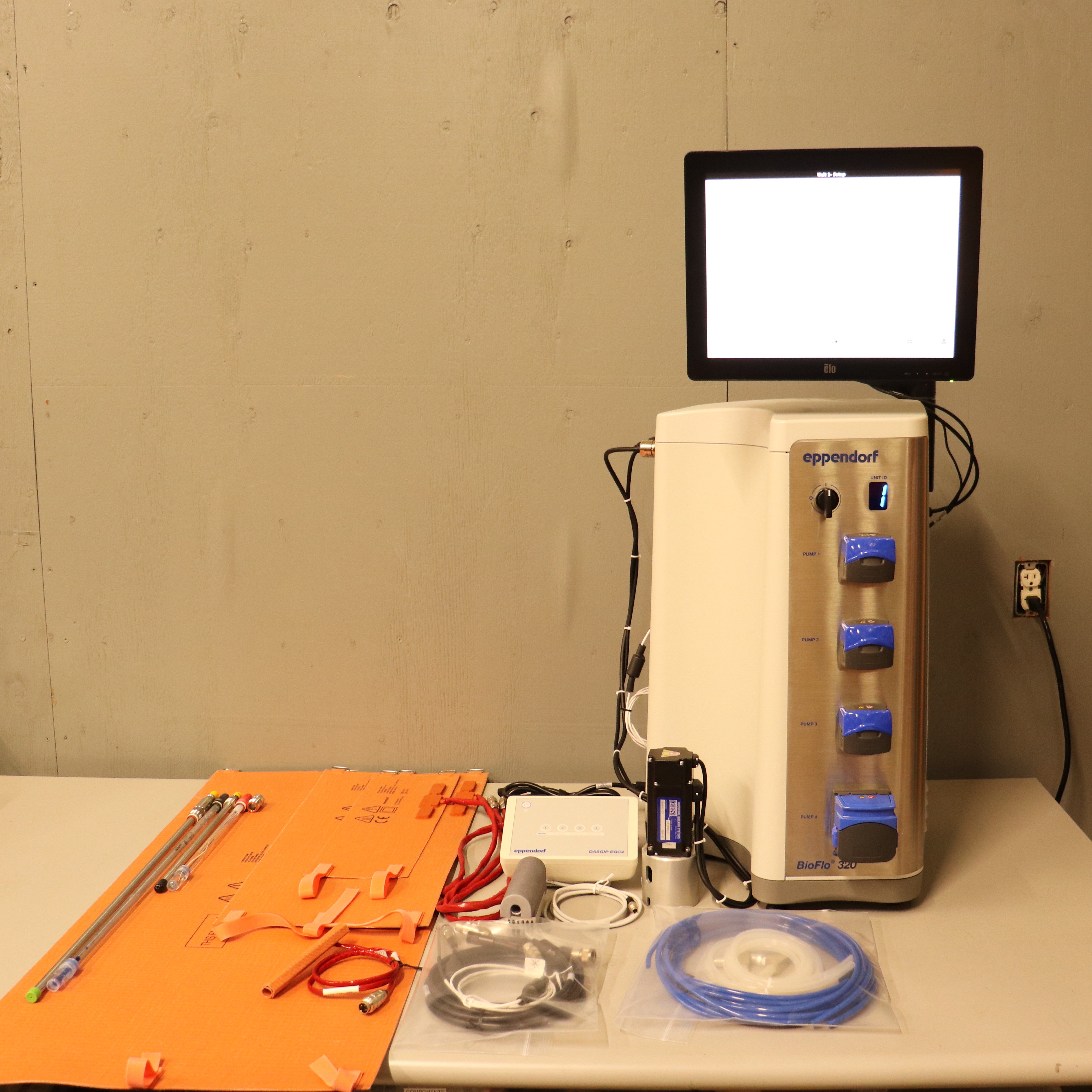 Eppendorf BioFlo 320 Bioprocess Control Station Fermenter Bioreactor f