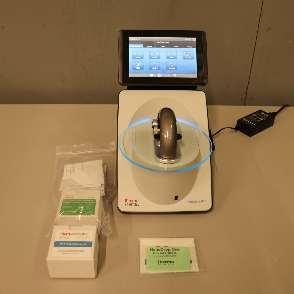 Thermo NanoDrop One C Microvolume/ Cuvette UV-Vis Spectrophotometer