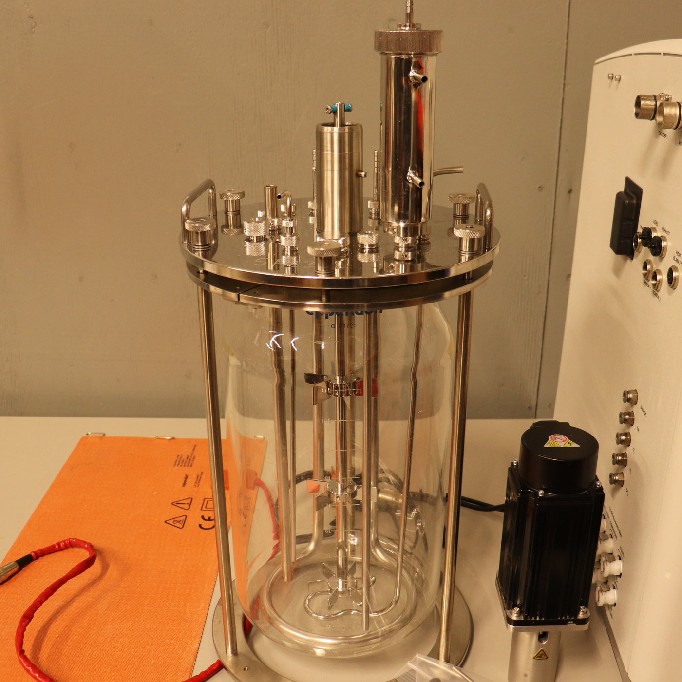 Bioflo Motor Eppendorf BioFlo 120 Bioreactor Fermenter System w/ 10L Vessel