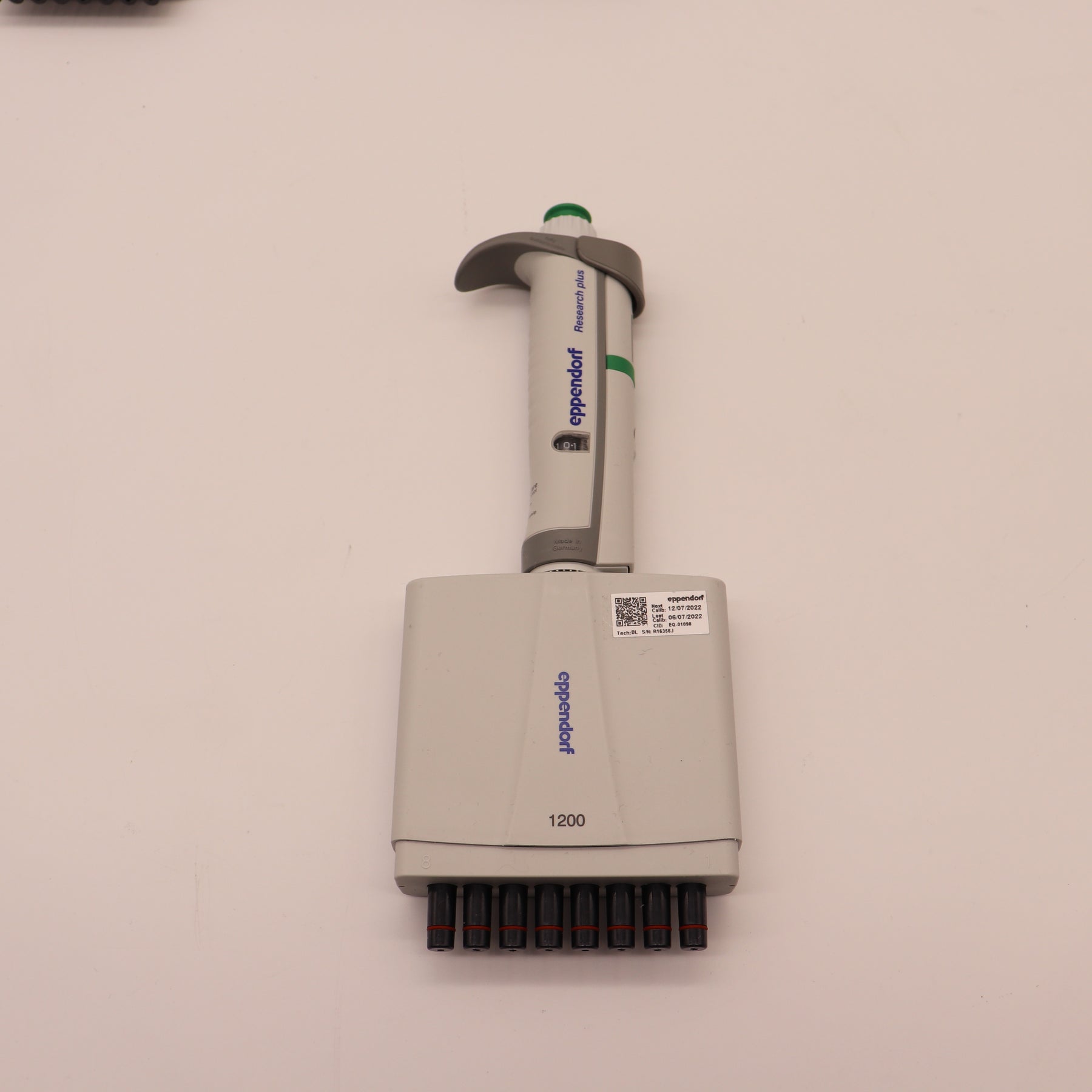 Eppendorf Research Plus 8 Channel Pipettes 120-1200 uL